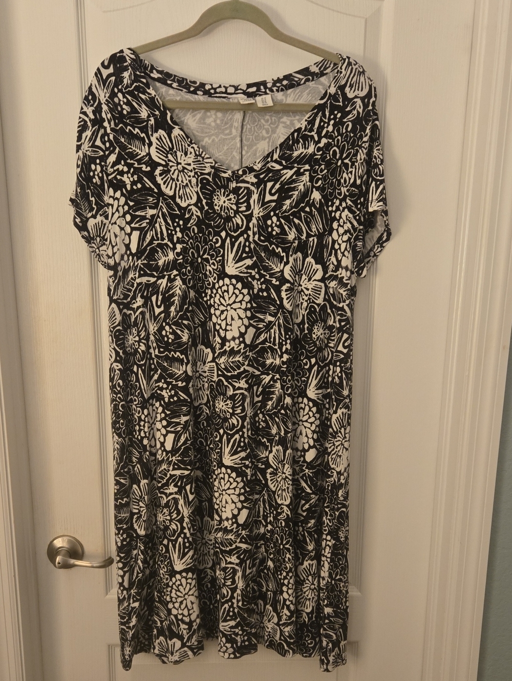 Artisan NY Cute V Black And White Floral Summer A Line Midi Dress Plus Size 1x